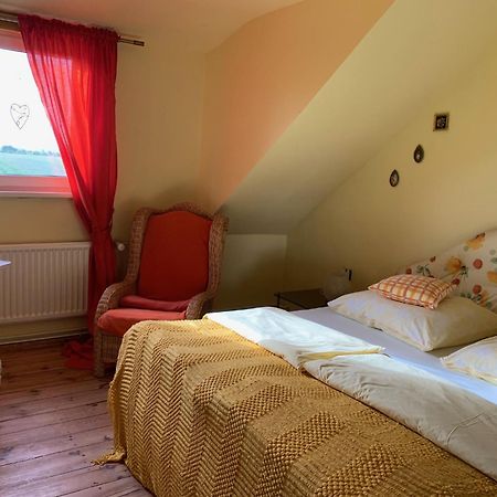 Vierseitenhof Hasenfelde - Ferienwohnung Feldblick Steinhofel Exterior foto
